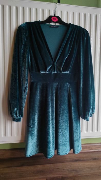 Welurowa sukienka mohito Xs