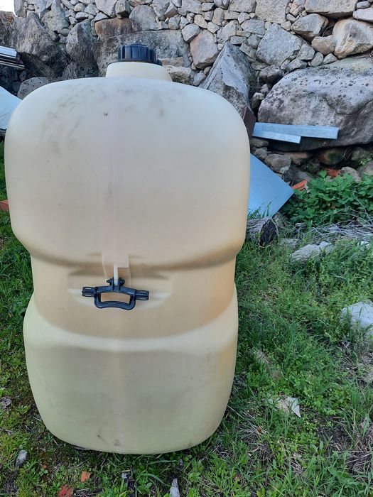 Vendo 2 depósitos de 1000litos cada.