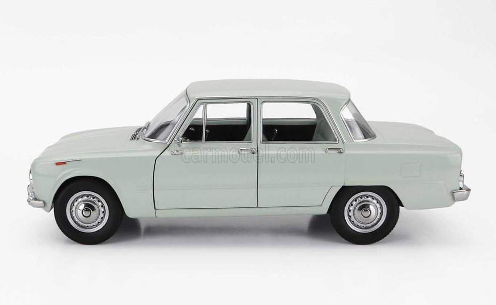 1:18 Mitica Alfa Romeo Giulia 1.6 Ti 1962 very light green