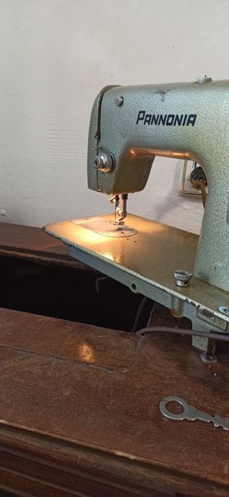 Швейна машинка Pannonia