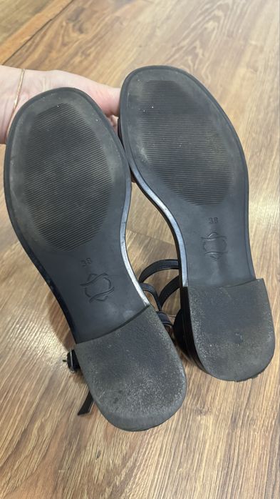 Шкіряні босоніжки