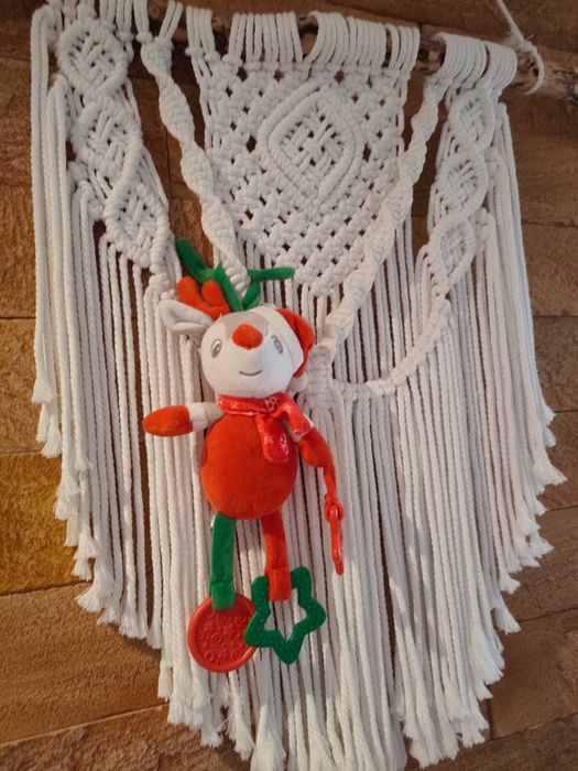 Świąteczna maskotka renifer.