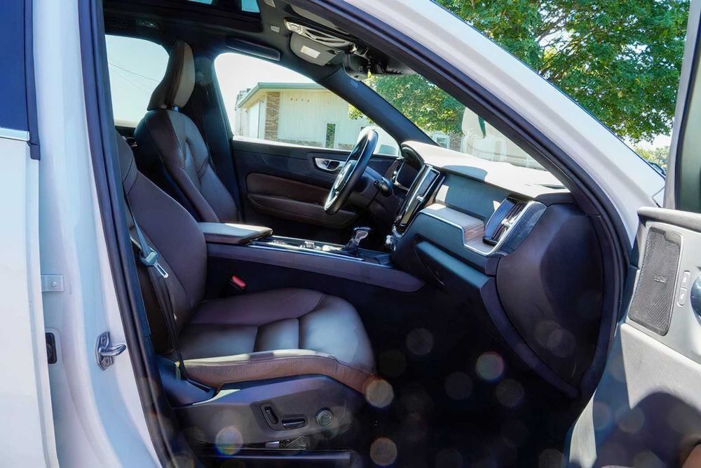 Volvo XC60 B5 Momentum      2022