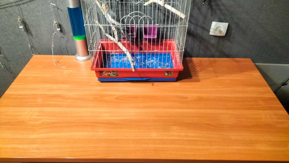 Письмовий стіл зручний