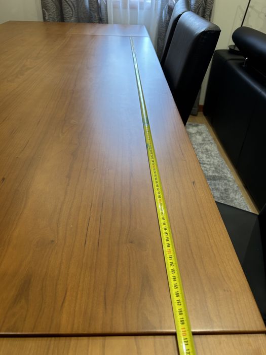 Vendo mesa jantar cerejeira e cadeiras em pele