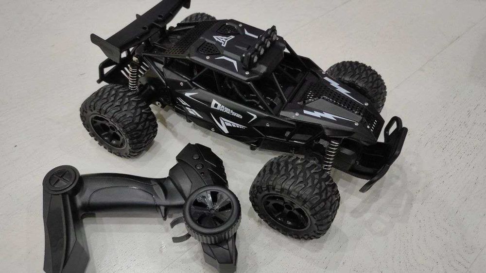 Машинка на радиоуправлении