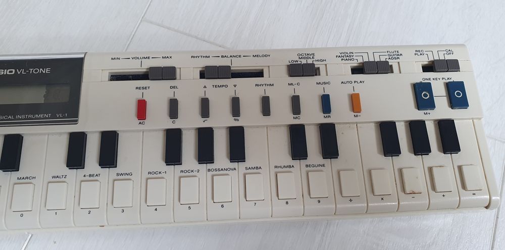 Легендарный Casio VL-Tone VL-1 , 1979 год.