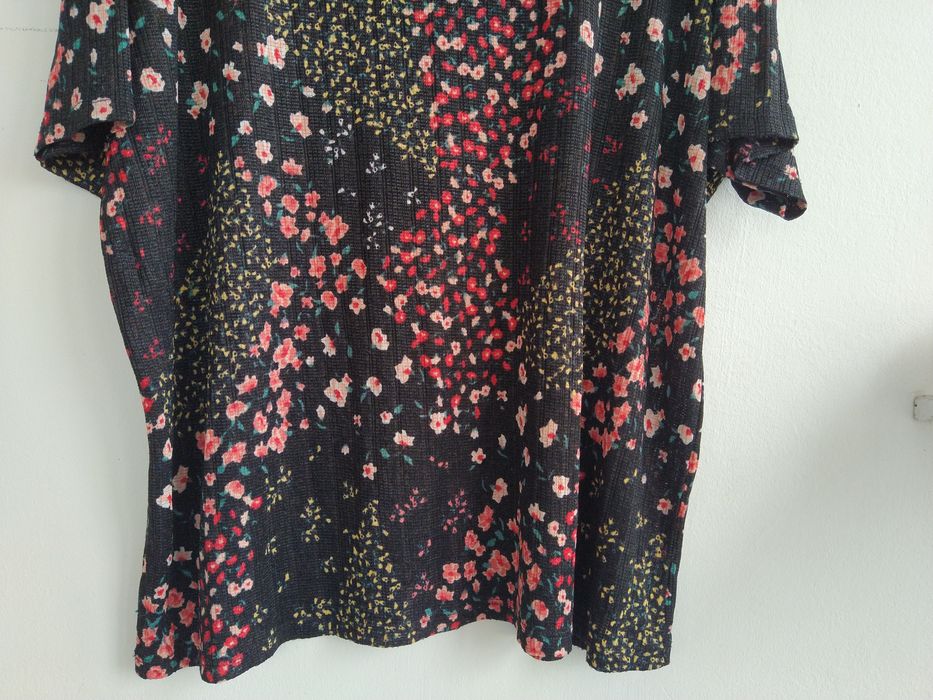 Blusa com padrão floral - Lefties - Tamanho L