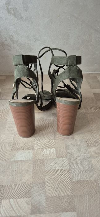 Sandały na obcasie New Look rozm. 36