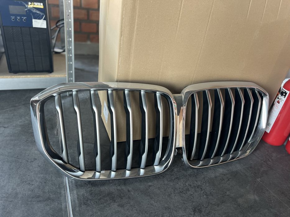 Решітка радіатора BMW X5 G05 орігінал в гарному стані