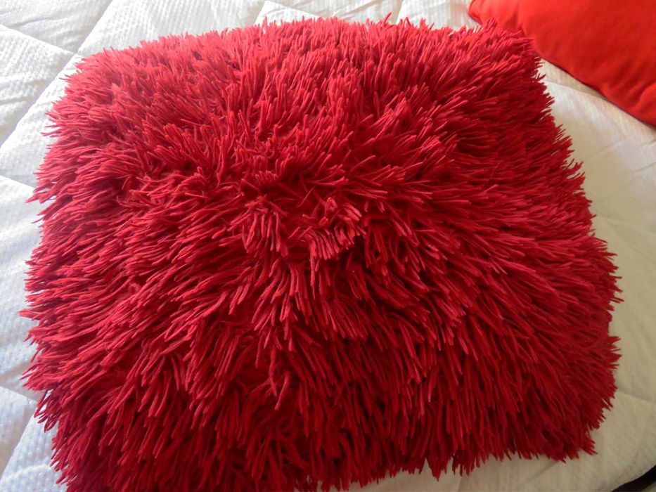 4 almofadas vermelhas