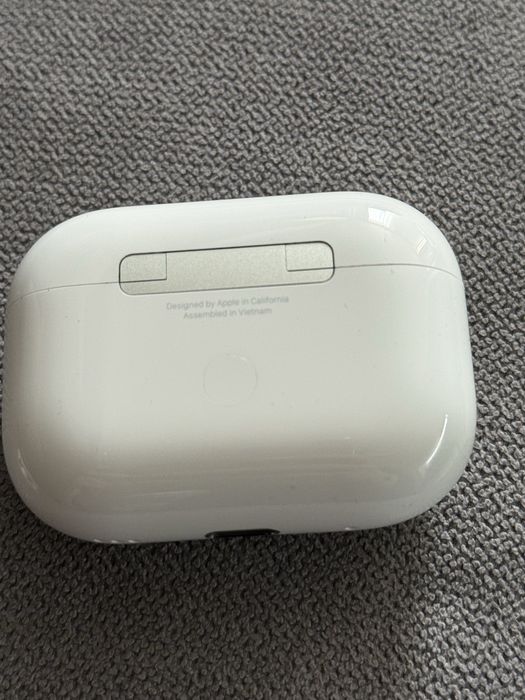 Apple AirPods Pro 2nd generation with MagSafe Charging Case USB-C