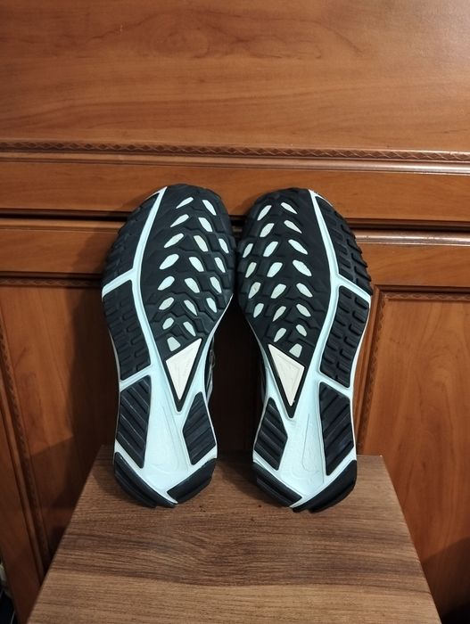 Взуття, кросівки Nike .