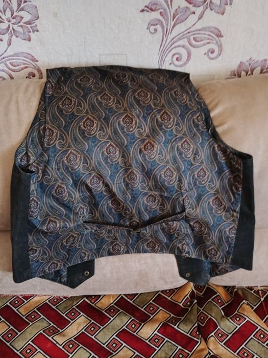 Жилетка чоловіча замшева