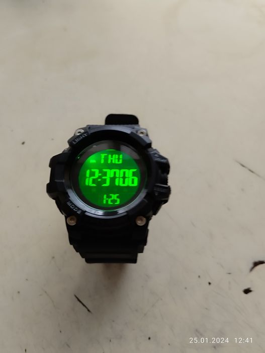 Продам часы противоударные и водонепроницаемые.