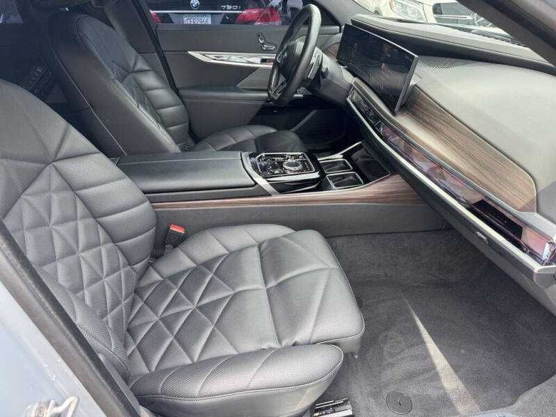 2023 BMW 7 Series 740i
