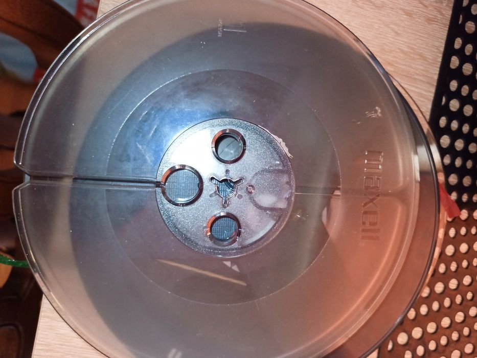 Szpula z taśmą maxell 35-90B  oraz szpule plastik i puste