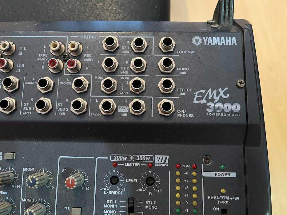 Vendo Yamaha EMX 3000 mesa de mistura amplificada
