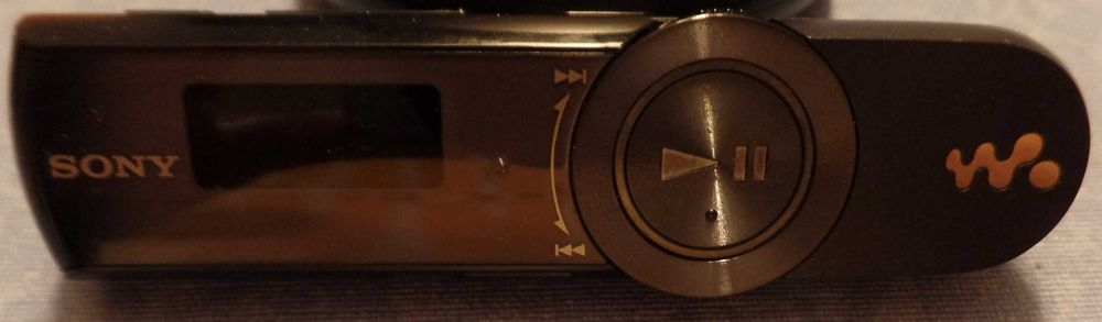 4 Leitores MP3 Sony Walkman – para peças ou reparação (Caixa Vermelha)