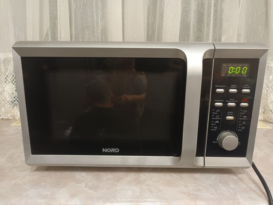 Мікрохвильова піч Sharp R 242 та Nord