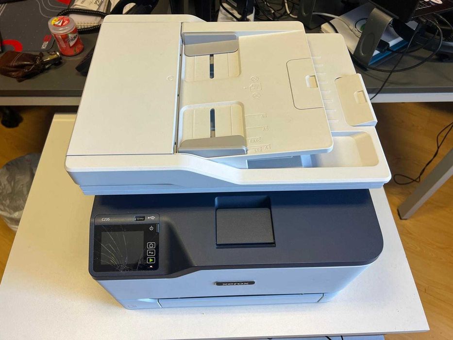 Impressora multifunção a cores Xerox C235