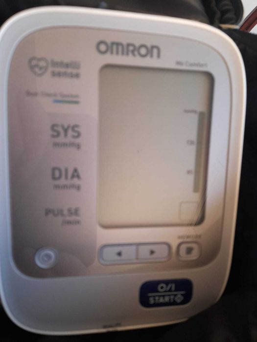 OMRON-Medidor automático de tensão arterial - Modelo M6 Comfort