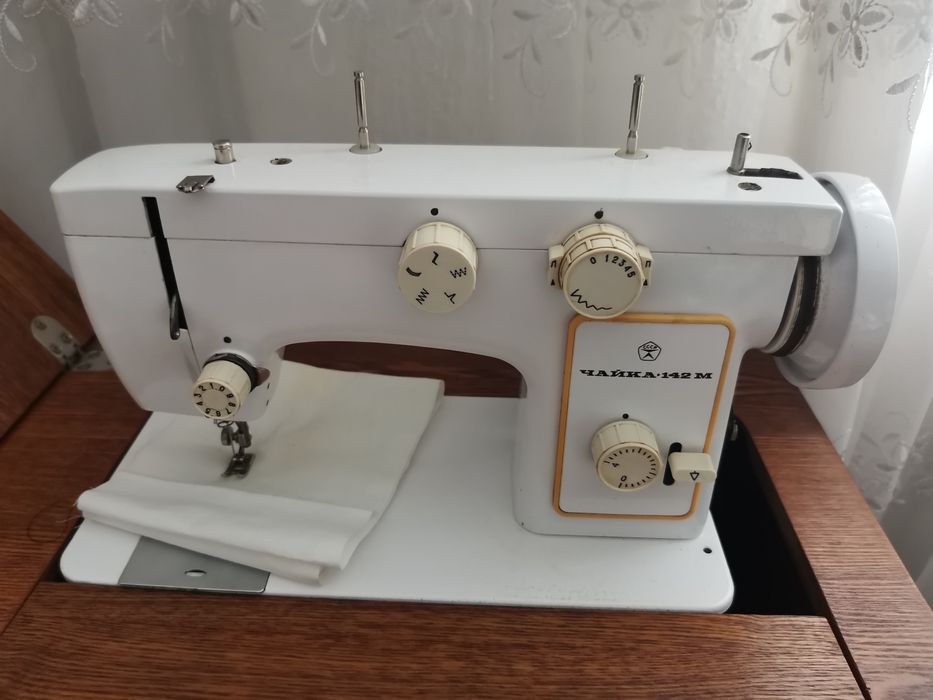 Продам швейну машинку чайка 142 м