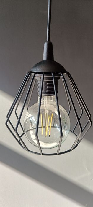 lampy z ozdobnymi żarówkami