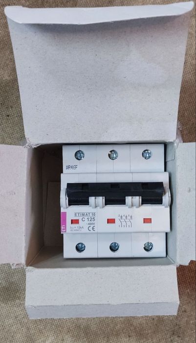 Автоматичний вимикач