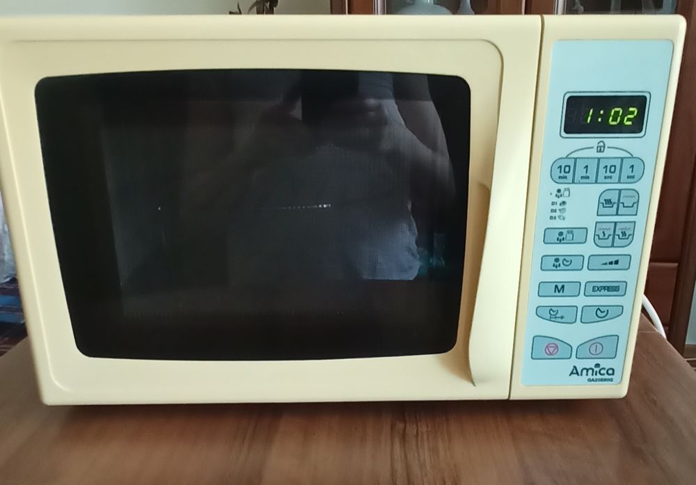 mikrofala  Amica