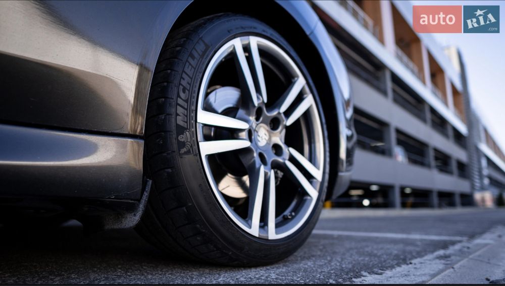Продам авто Porsche Panamera 4S