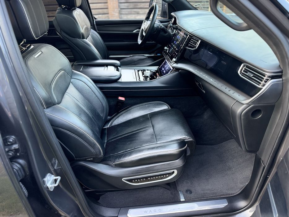 Jeep Grand Wagoneer
