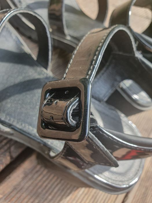 Sandały na platformie