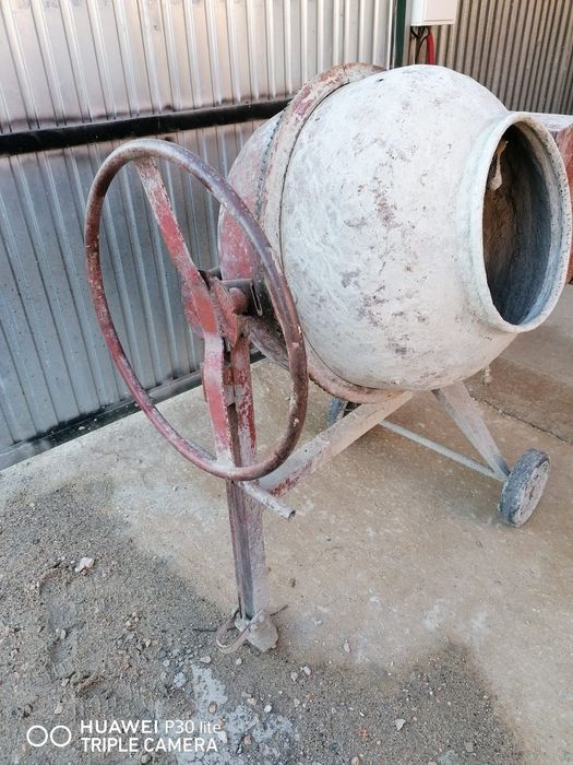 Vendo Betoneira usada
