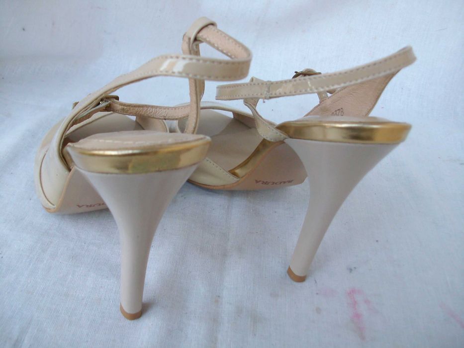 Badura beżowe skórzane sandałki lakierki szpilki 36