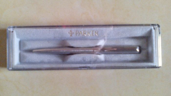 Canetas Parker e outras com estojo