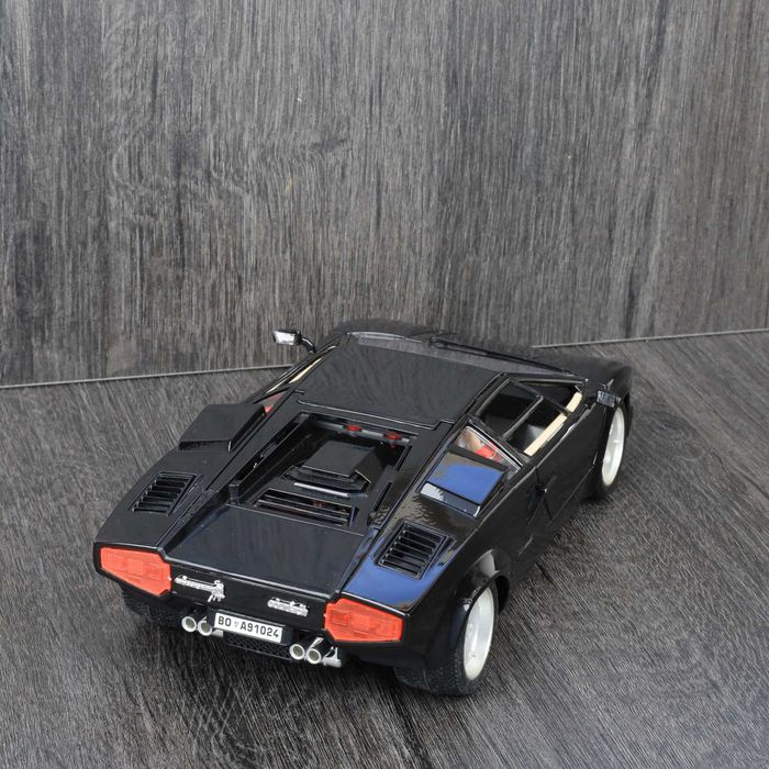 Lamborghini Countach 1/18 Bburago