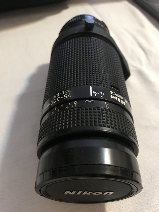 Máquina Fotográfica Nikon F50 e flash