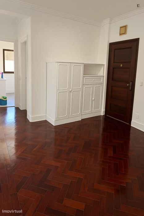 Quarto - localizado em Roma-Areeiro Lisbon