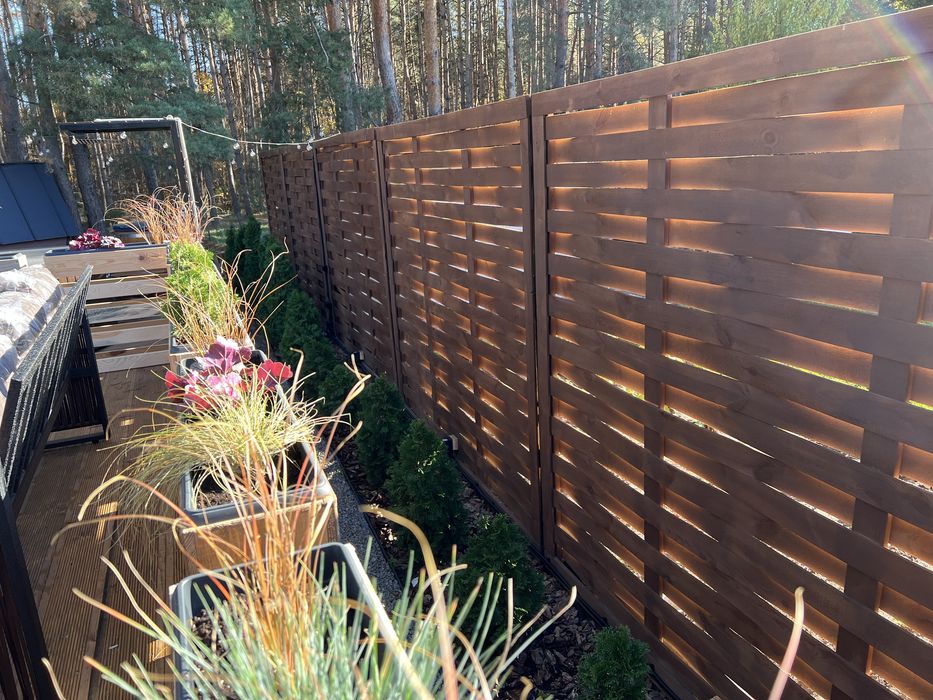 Плетений дерев'яний паркан. Оригінальний паркан. Забор.