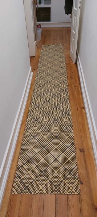 3 rolos de passadeira, total 17 metros, custaram 144 euros, como novos