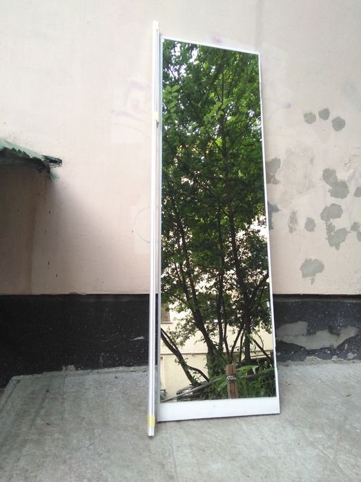 Зеркало на двери