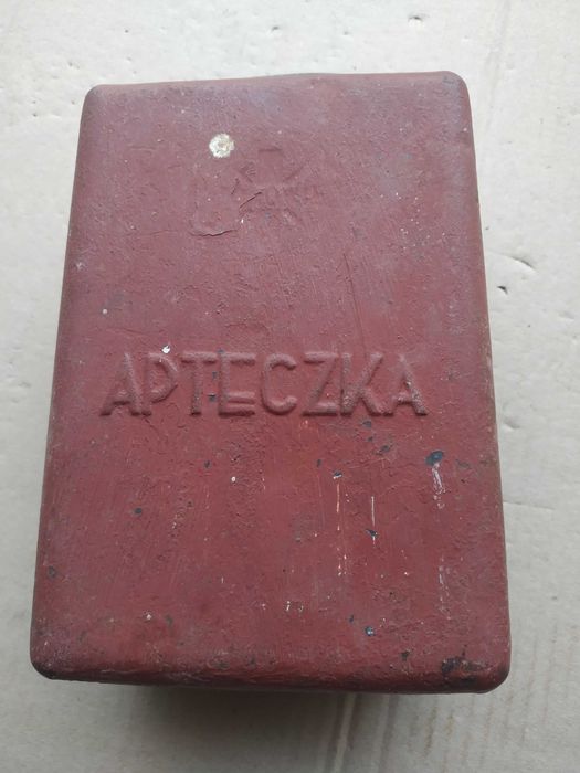 Gaśnica PRL i apteczka