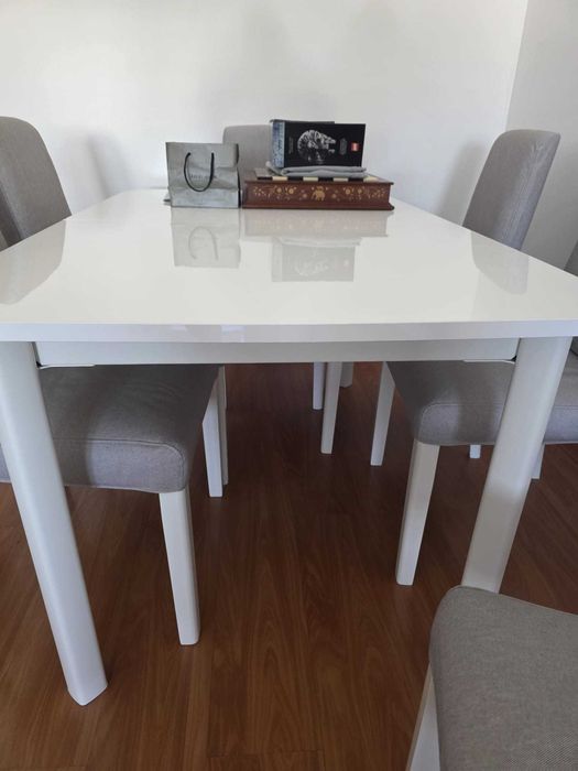 Mesa + 6 Cadeiras