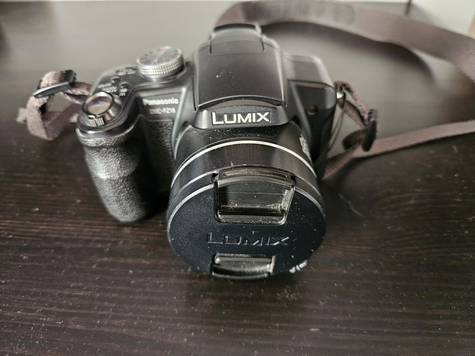 Panasonic Lumix DMC-FZ18 + 2 baterie + ładowarka + osłona + torba