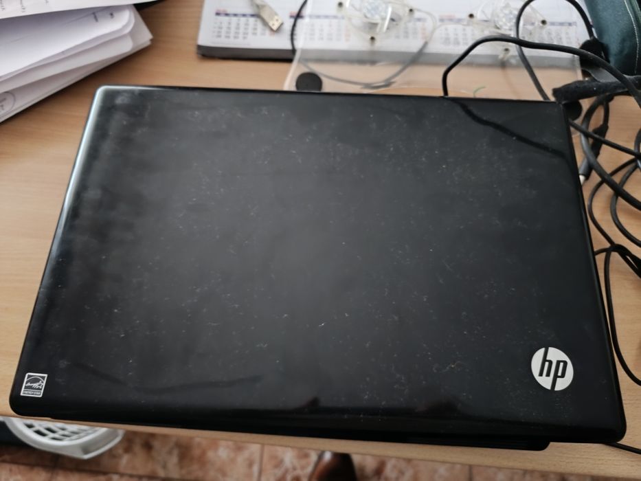 Vários computadores portáteis