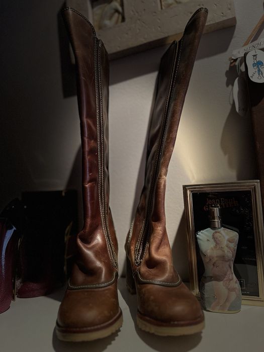 Botas FLY LONDON em camel