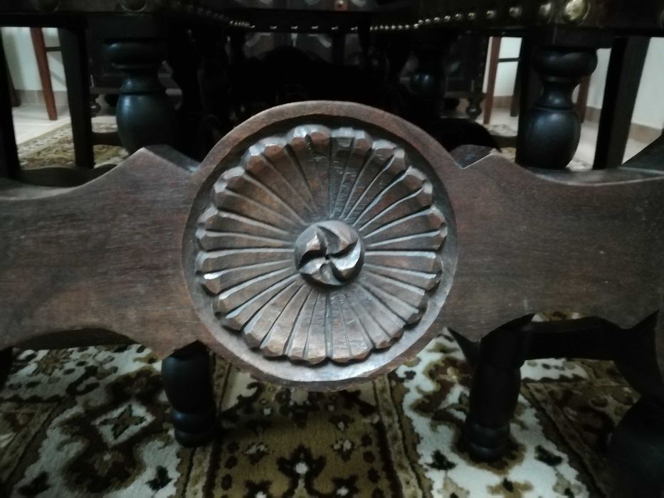 Mobília de sala vintage em pau-santo entalhado e couro gravado