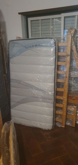 Cama TIPI + colchão