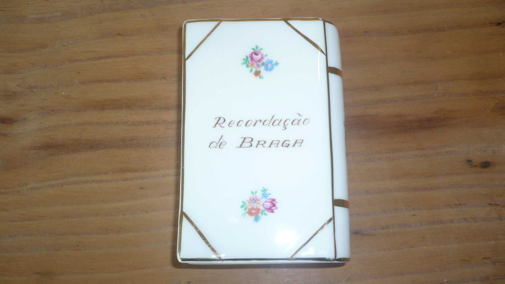 Paliteiro "Livro" - "Recordação de Braga" - Antigo